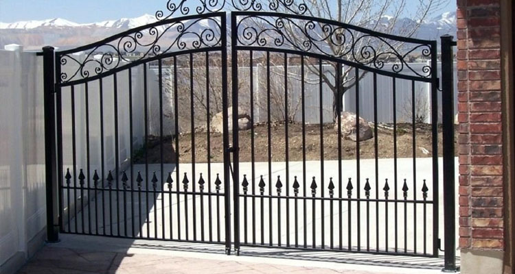 Electric Driveway Gate Installation in San Fernando